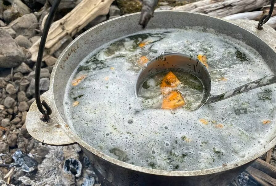 На летней кухне есть всё для самостоятельной готовки