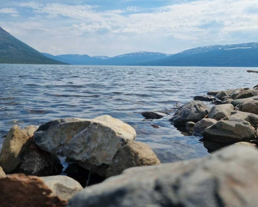 Первая береговая линия. Вид на Кету прямо из палатки